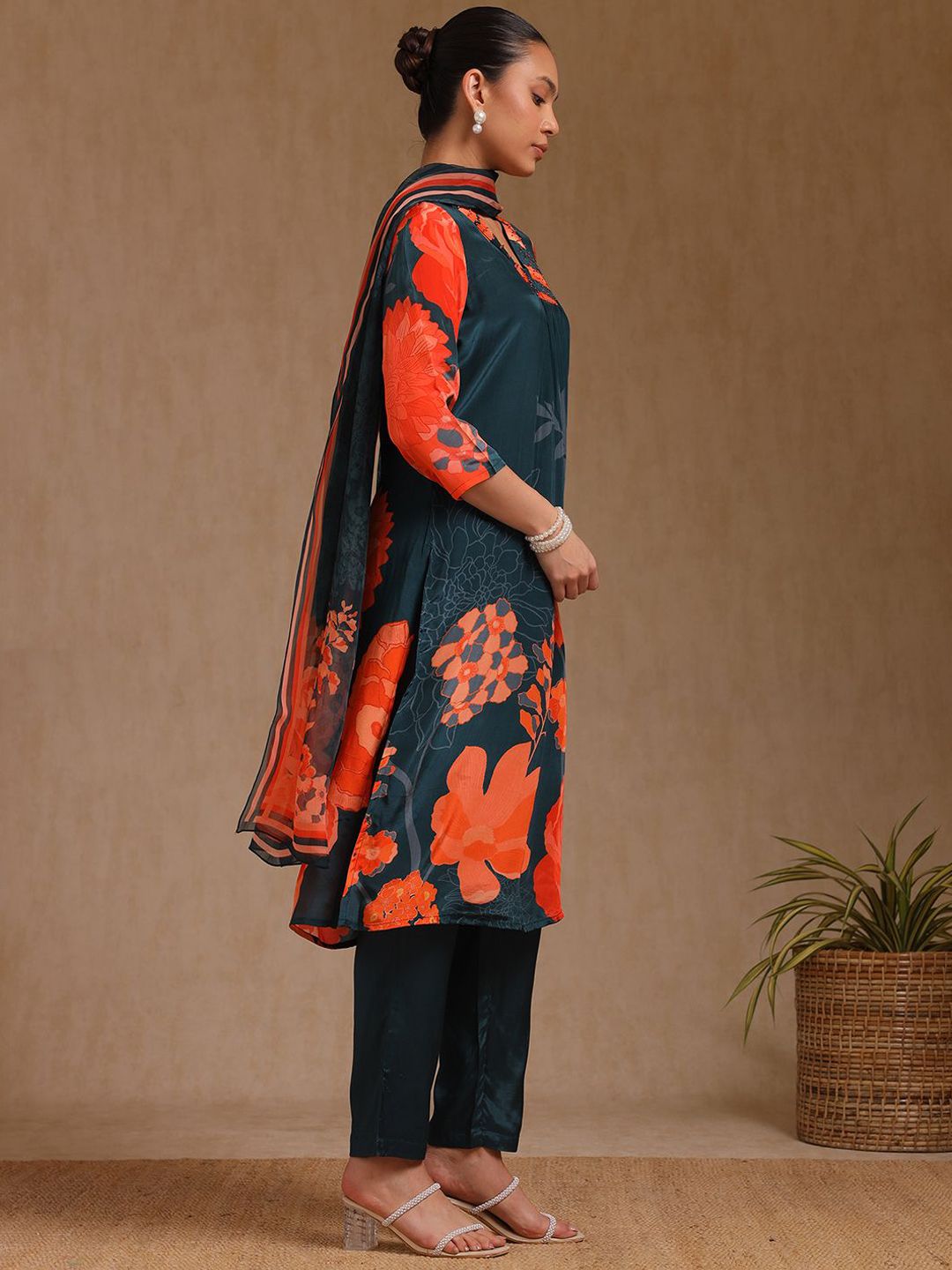 Dhiyona SO Women's Women Floral Printed Pleated Beads and Stones Kurta with Trousers & With Dupatta