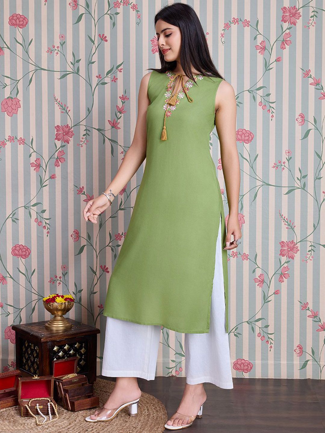 Dhiyona OD Embroidered Thread Work Straight Kurta with Palazzos