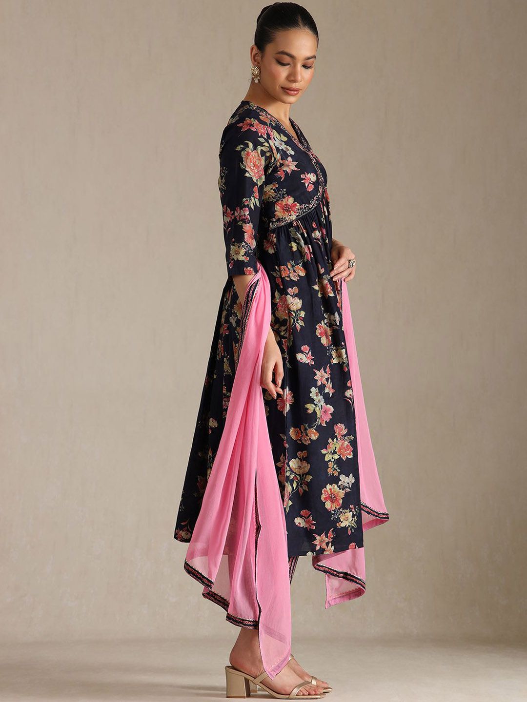 Dhiyona SO Women's Women Floral Printed Empire Beads and Stones Kurta with Trousers & With Dupatta