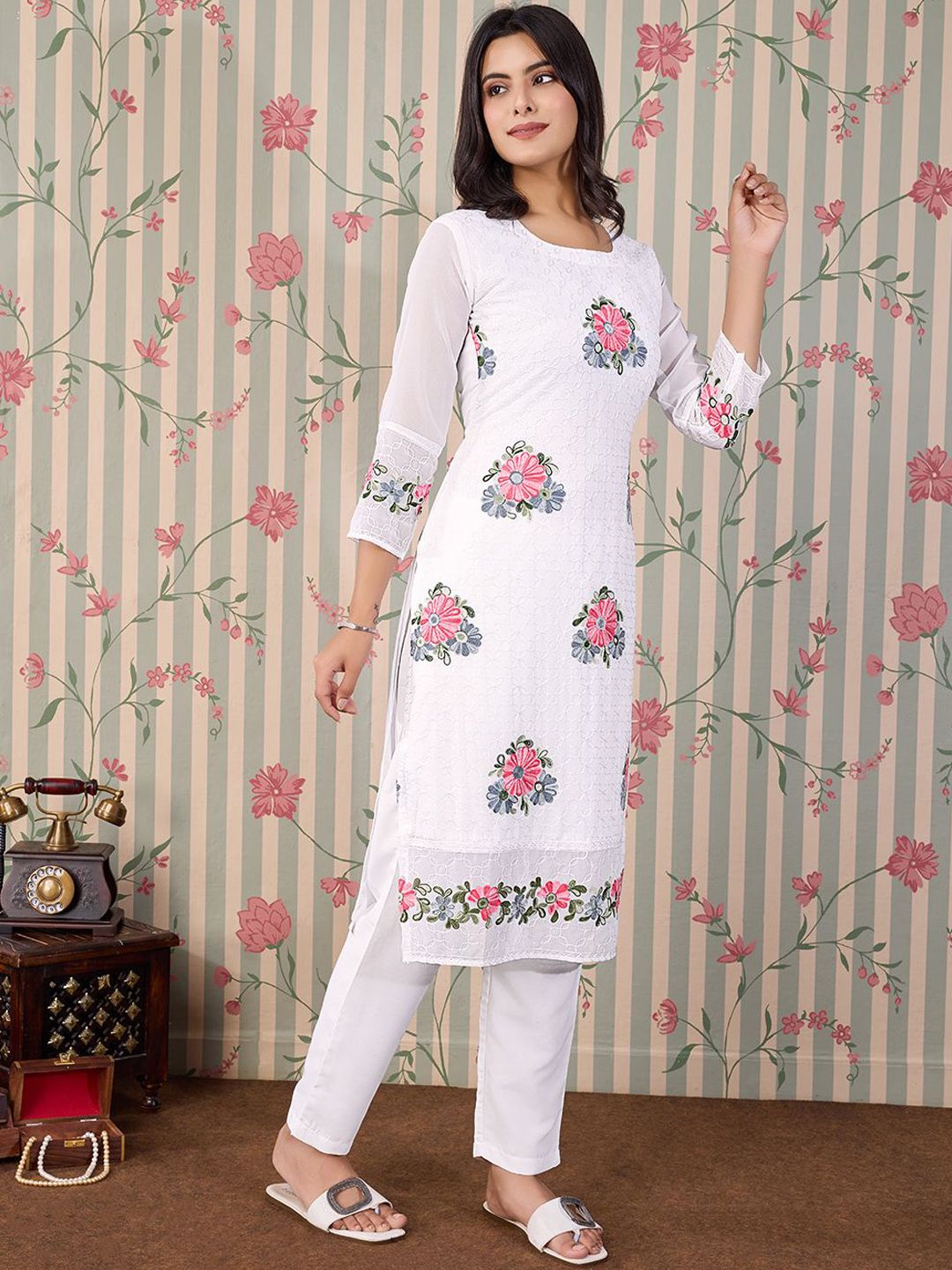 Dhiyona OD Floral Embroidered Thread Work Floral Georgette Straight Kurta