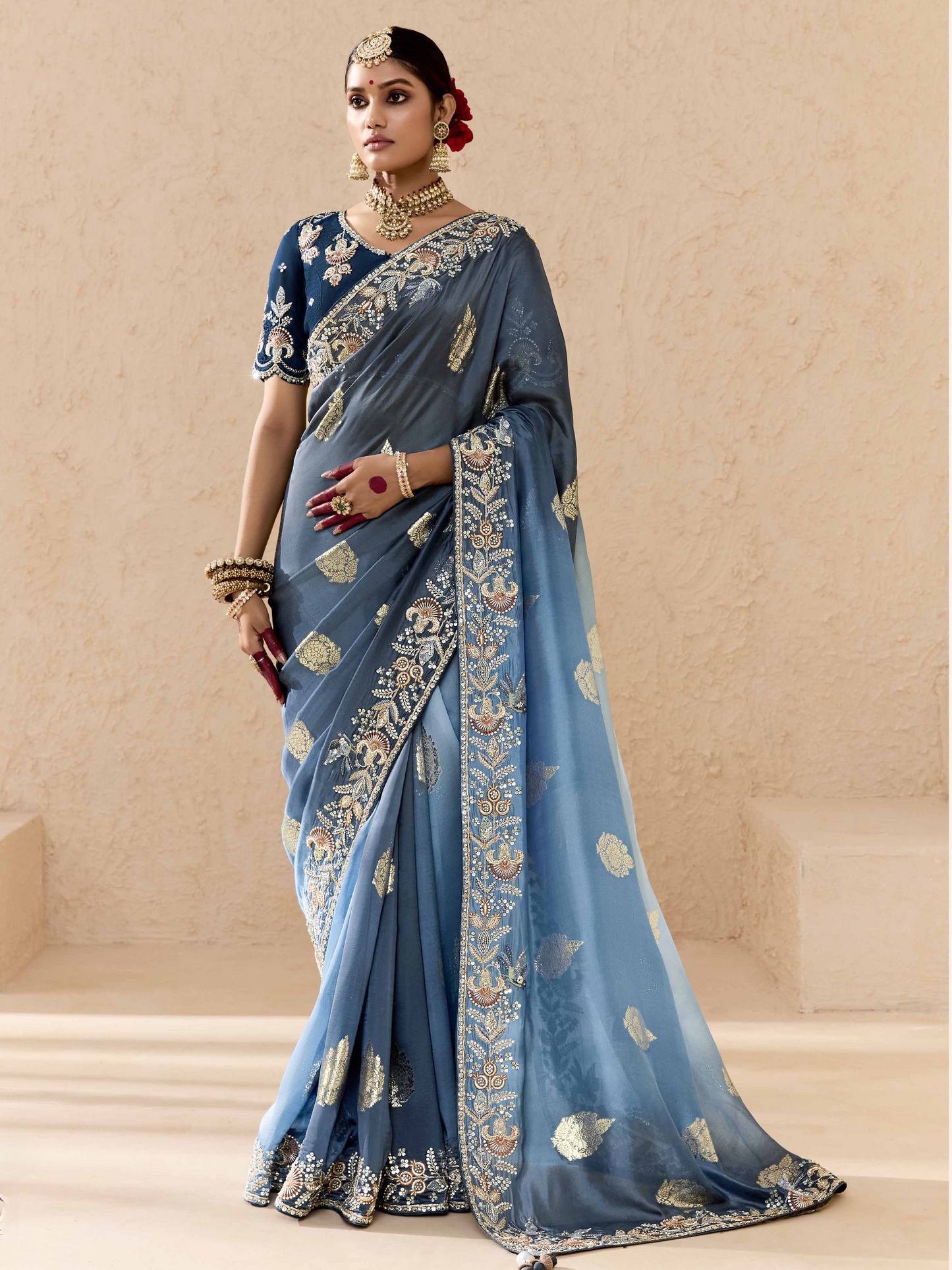Dhiyona KM Women Shaded Blue Tussar Silk Saree
