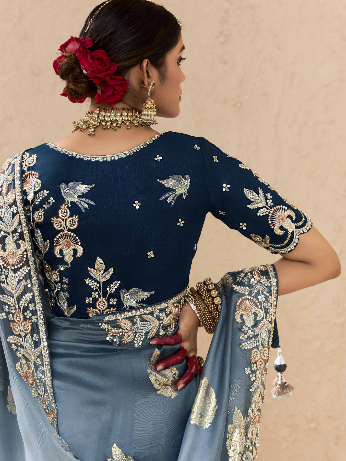 Dhiyona KM Women Shaded Blue Tussar Silk Saree