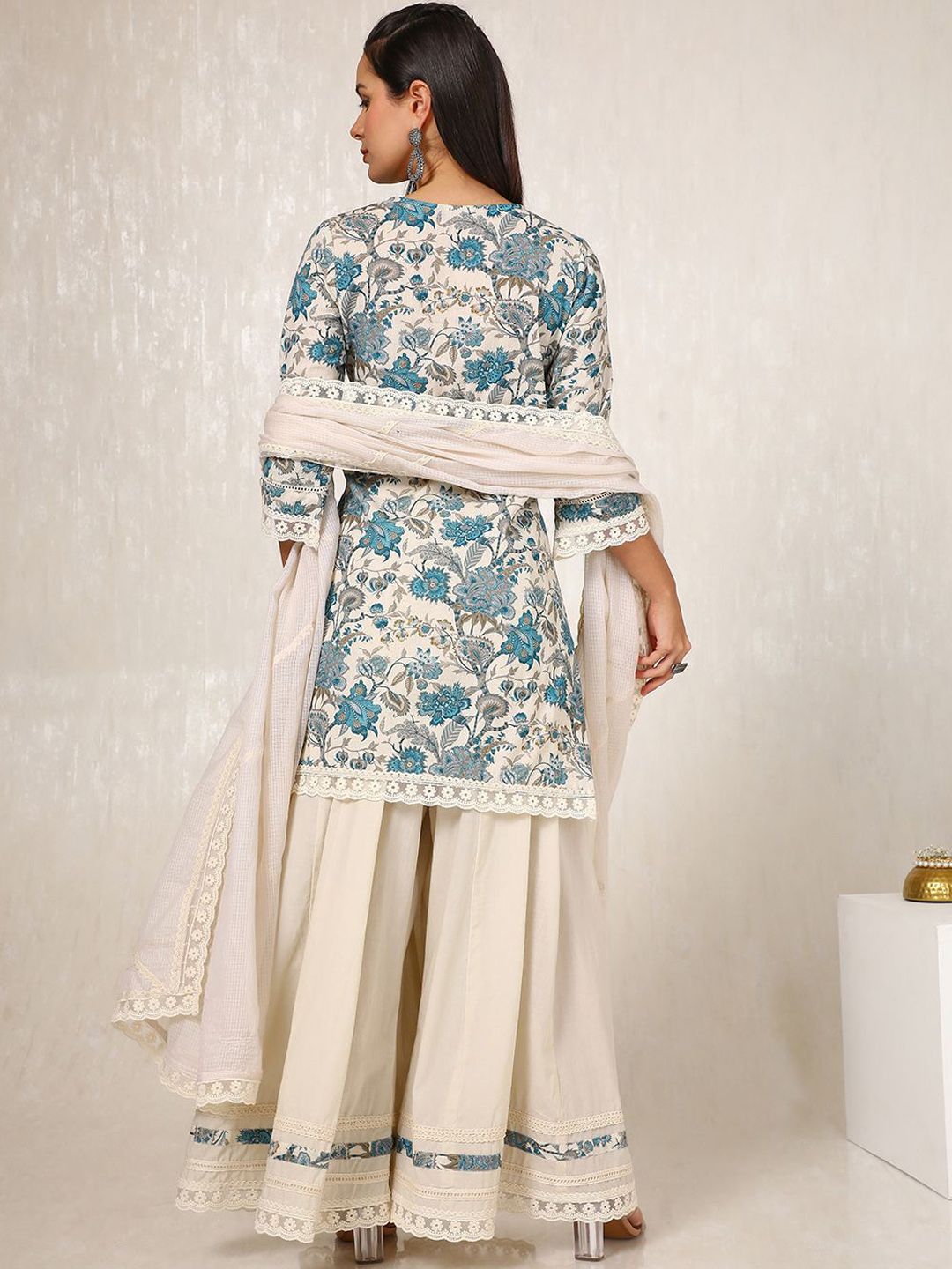 Dhiyona SO Women's Floral Printed Regular Gotta Patti Linen Straight Kurti with Palazzos & Dupatta