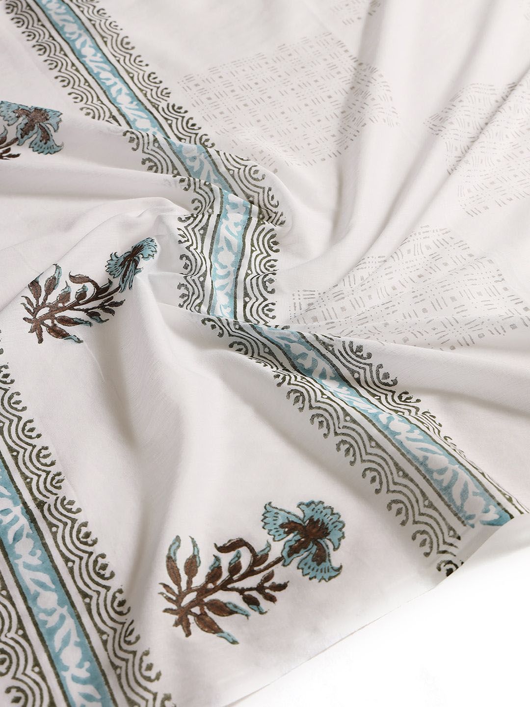 Dhiyona SO Women's Women Floral Printed Beads and Stones Kurta Trousers With Dupatta