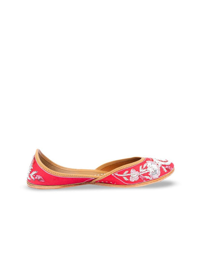 Dhiyona AK Women Red & Silver Toned Ethnic Embellished Mojaris
