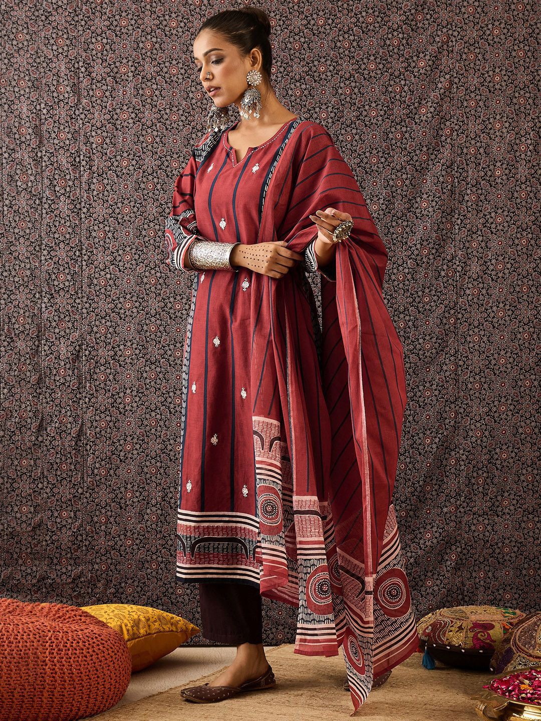 Dhiyona IE Women Printed Regular Thread Work Pure Cotton Kurta with Trousers & With Dupatta