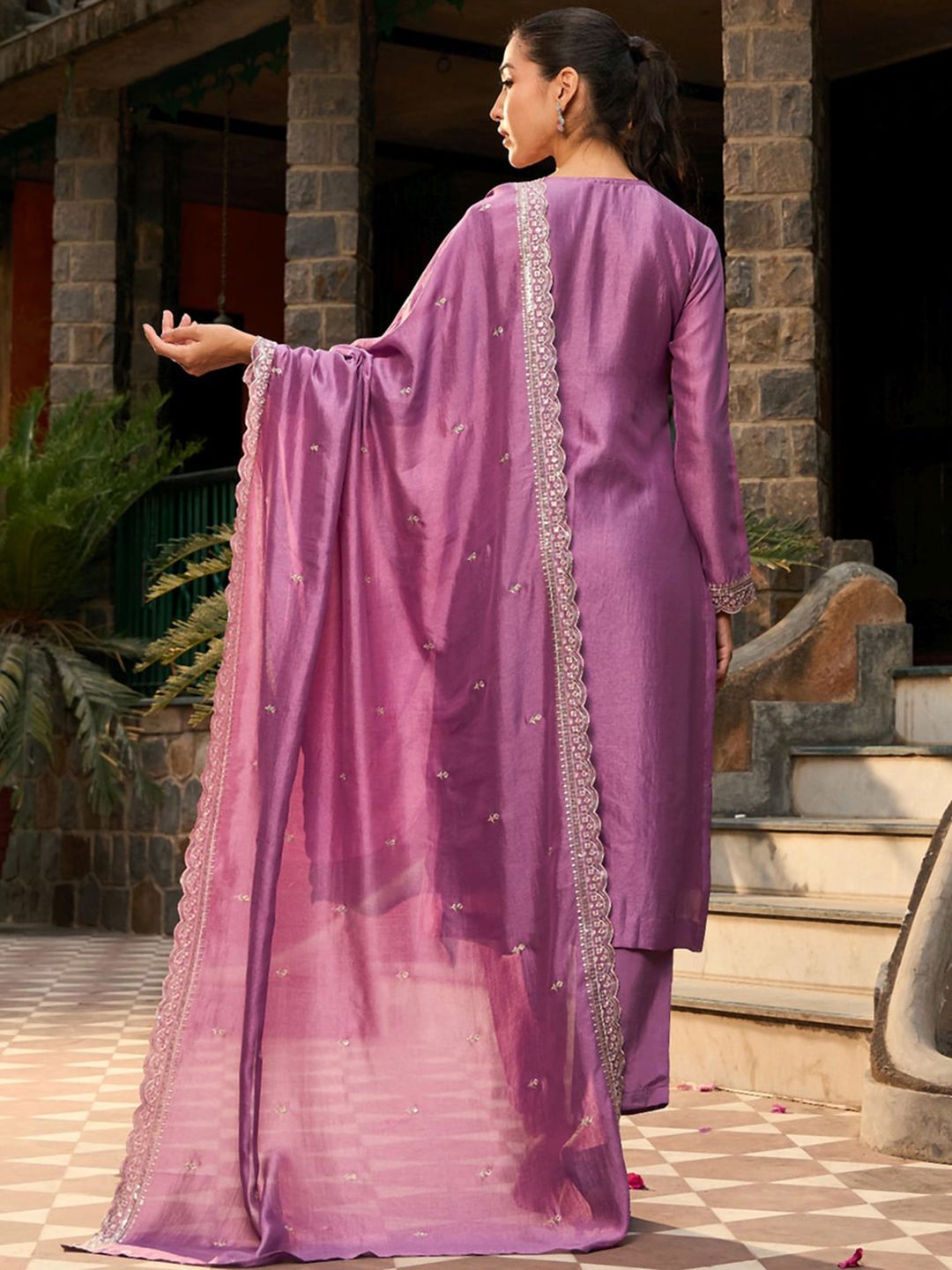 Floral Embroidered Regular Thread Work Straight Kurta with Trousers & Dupatta