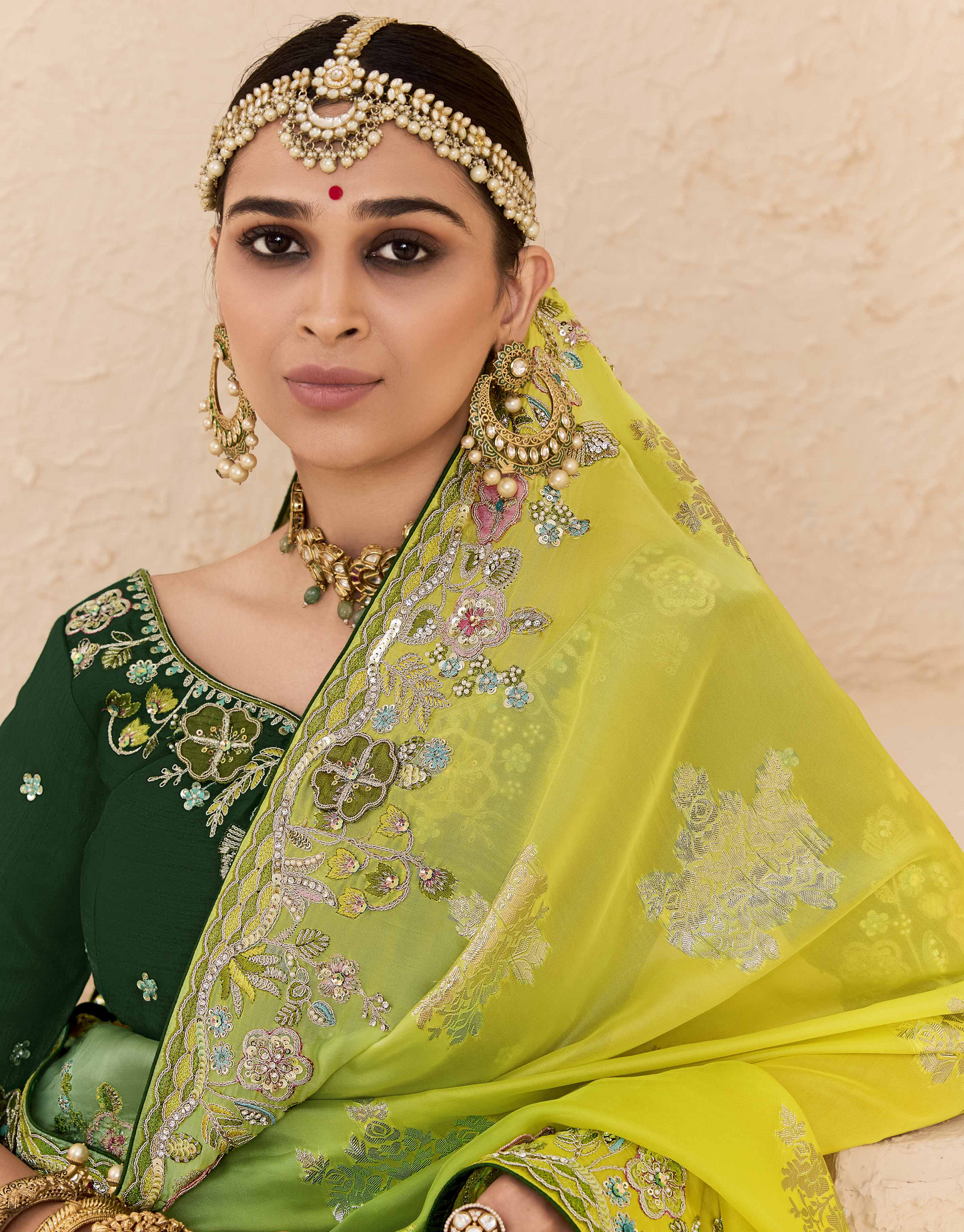 Dhiyona KM Women Shaded Green & Yellow Tussar Silk Saree