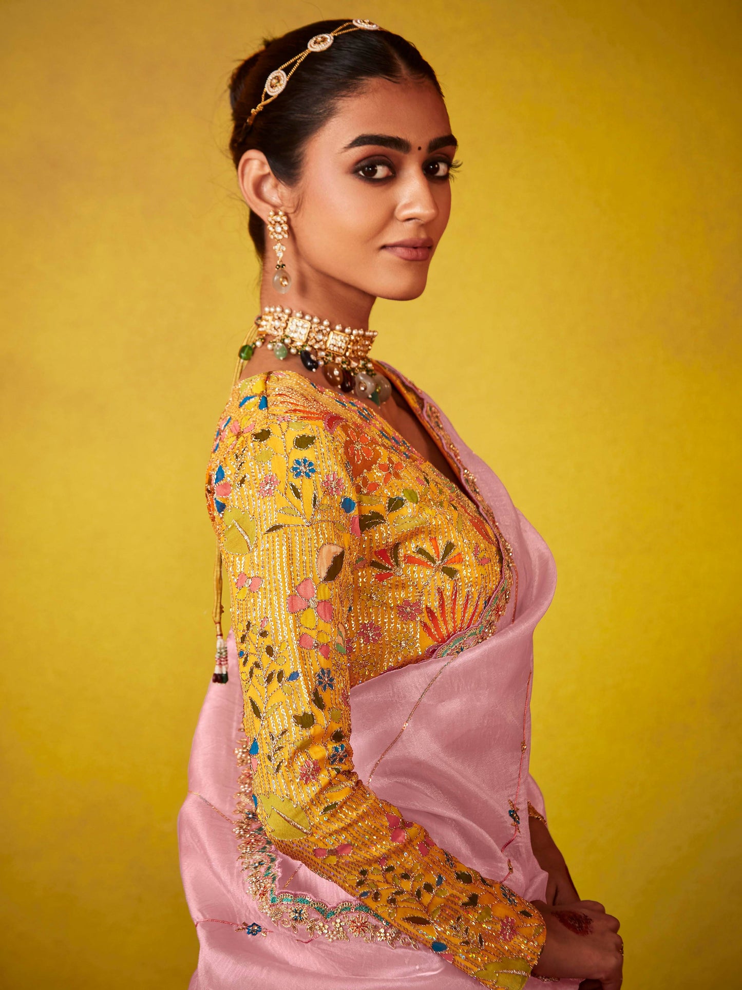 Dhiyona KM Women Pink Saree With Floral Embroidered Blousepink Saree With Floral Embroidered Blouse