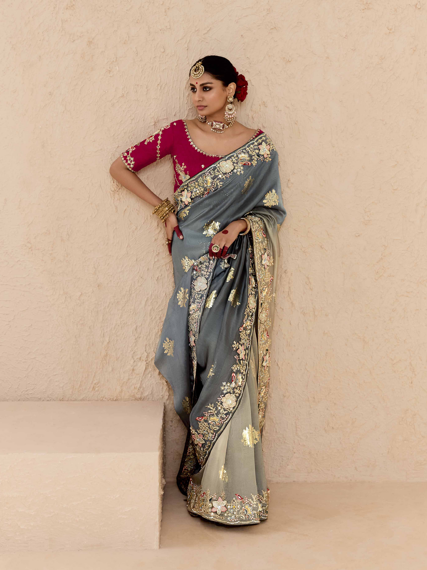 Dhiyona KM Women Shaded Grey Tussar Silk Saree
