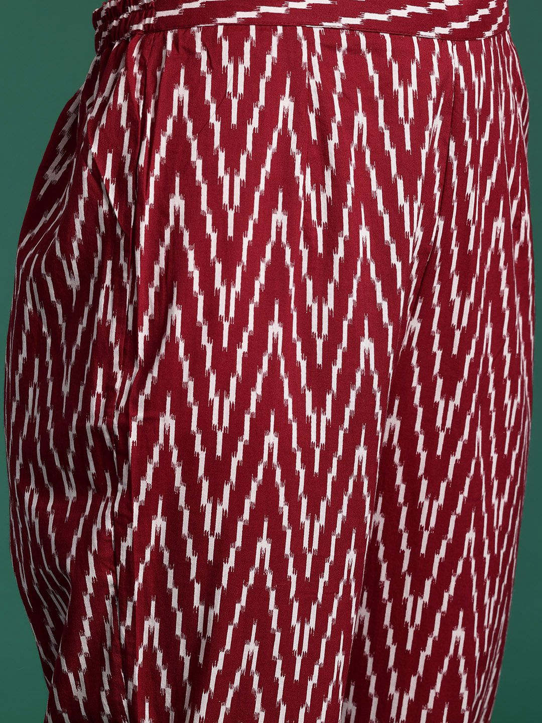 Women Printed Pleated Pure Cotton Kurta with Trousers