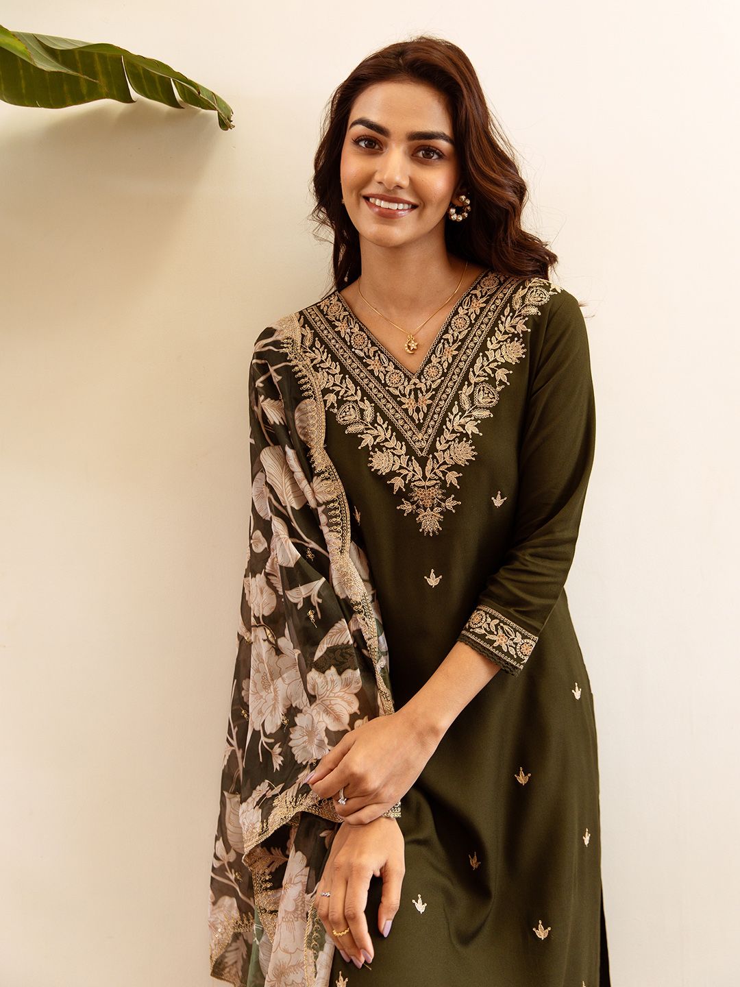Dhiyona IE Ethnic Motifs Embroidered Regular Thread Work Kurta with Salwar & With Dupatta