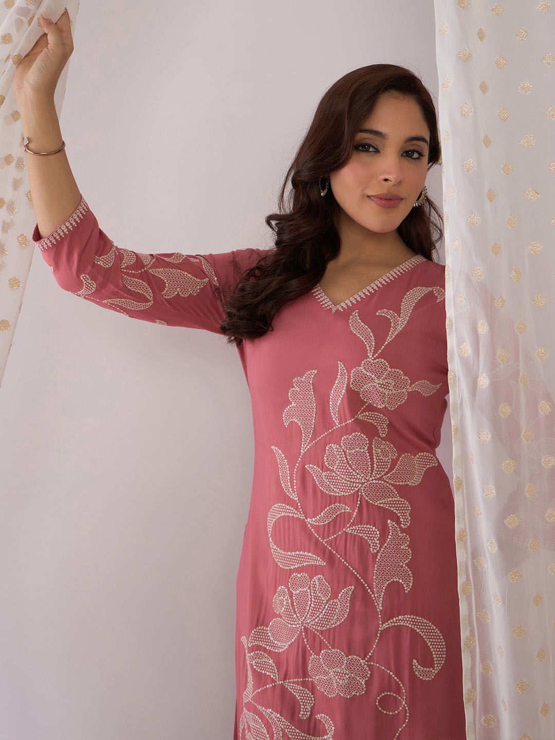 Dhiyona IE Floral Embroidered Thread Work Pure Cotton V-Neck Straight Kurta With Trousers