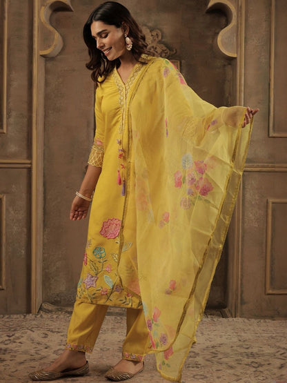 Women Floral Embroidered Kurta with Trousers & Dupatta
