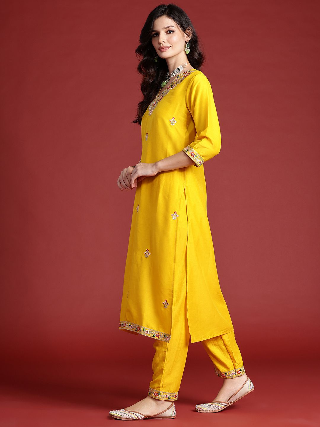 Ethnic Motifs Embroidered Sequinned Kurta With Trousers & Dupatta