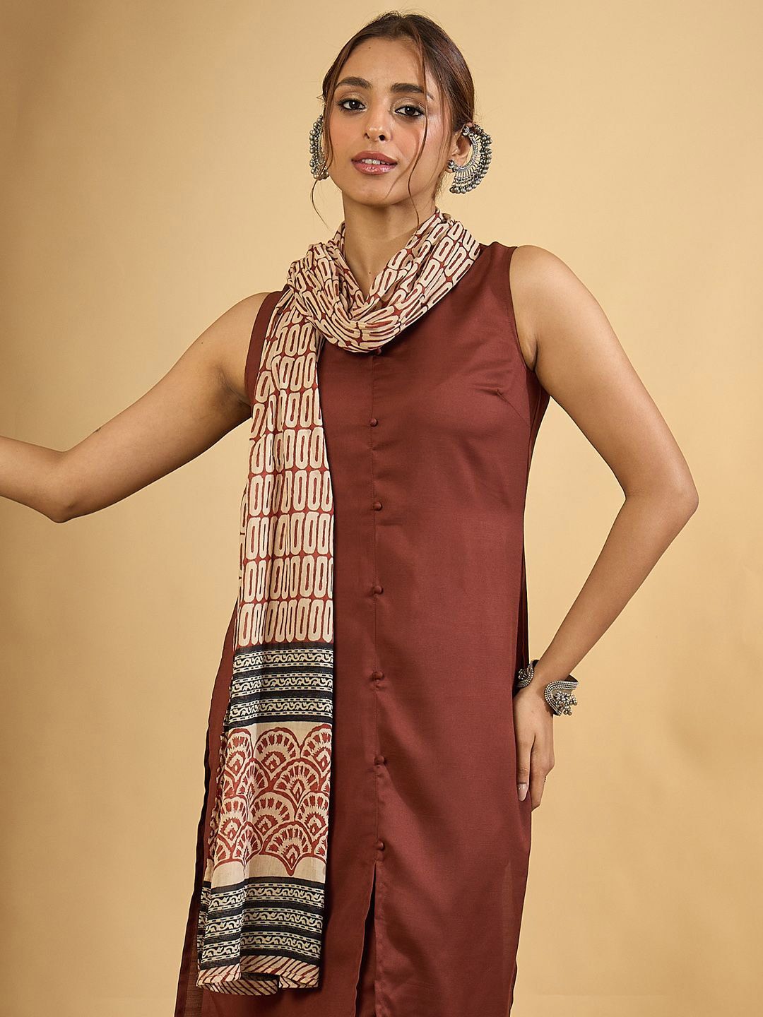Dhiyona IE Women Regular Kurta with Trousers & Dupatta