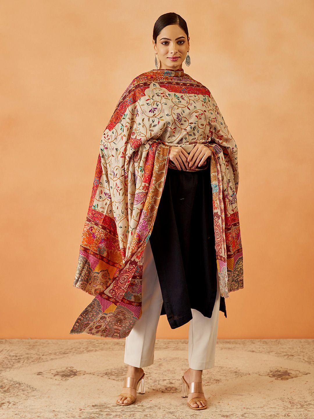 Dhiyona PA Women Floral Embroidered Shawl