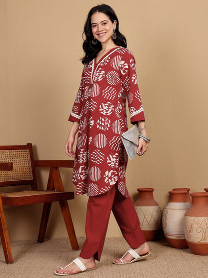 Dhiyona VA Women'sGeometric Printed V-Neck Straight Kurta With Trousers