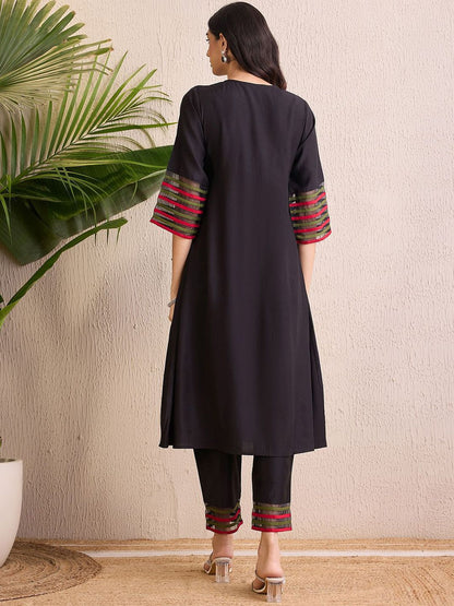 Dhiyona IE Women Yoke Design Empire Thread Work Liva Kurta with Trousers