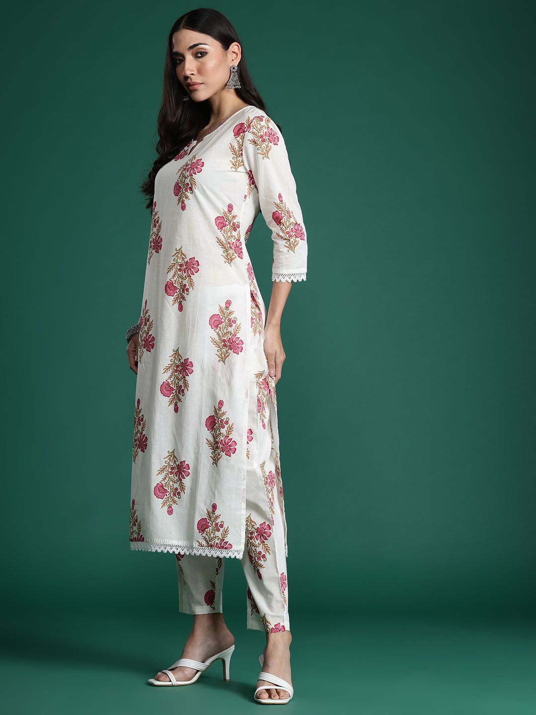 Dhiyona IE Women Floral Printed Pure Cotton Kurta with Trousers