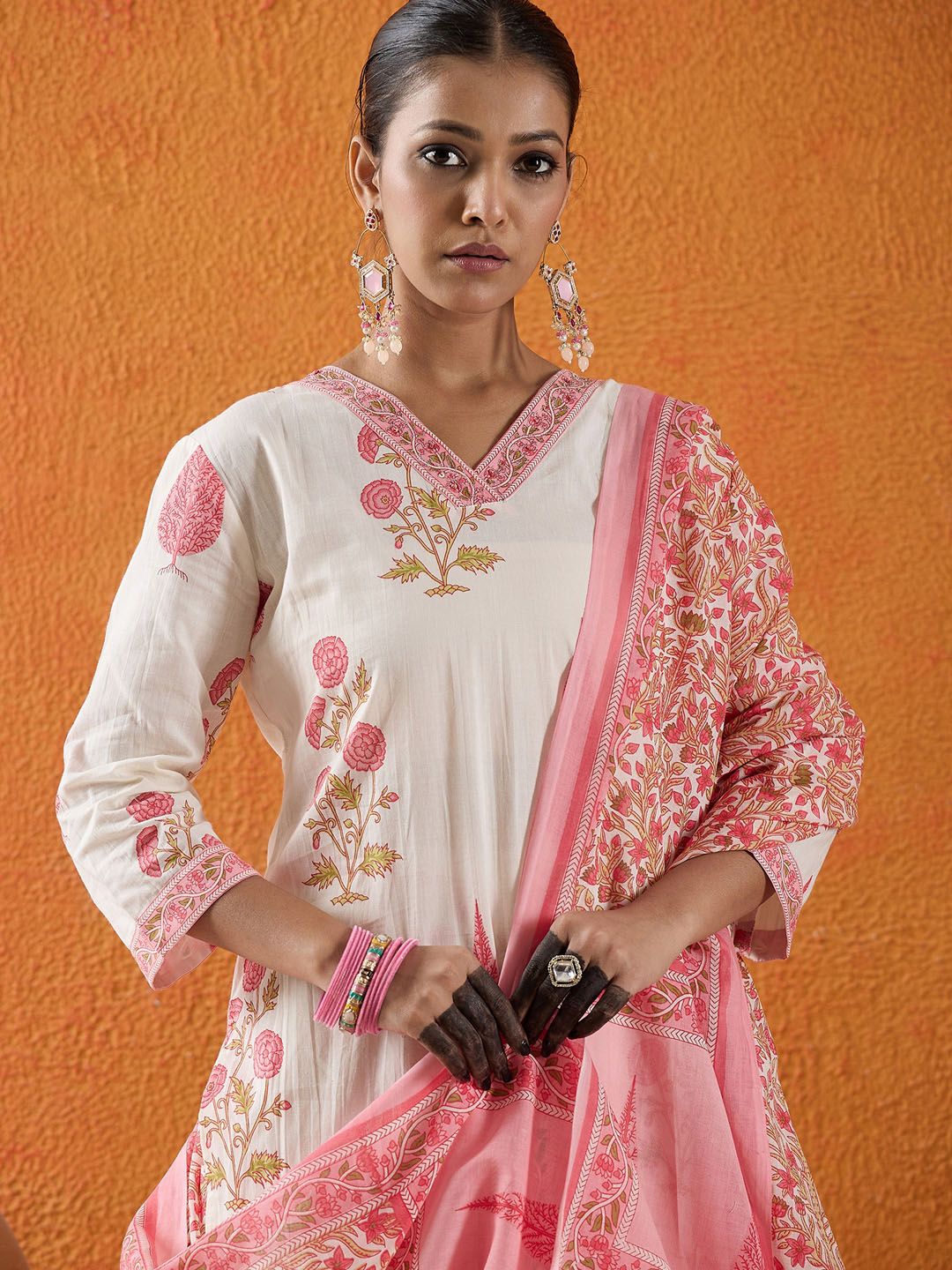 Dhiyona IE Women Floral Printed Regular Pure Cotton Kurta with Trousers & With Dupatta