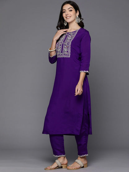Dhiyona IE Women Floral Embroidered Thread Work Kurta with Trousers & With Dupatta