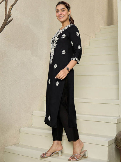 Dhiyona IE Floral Embroidered Notch Neck Kurta