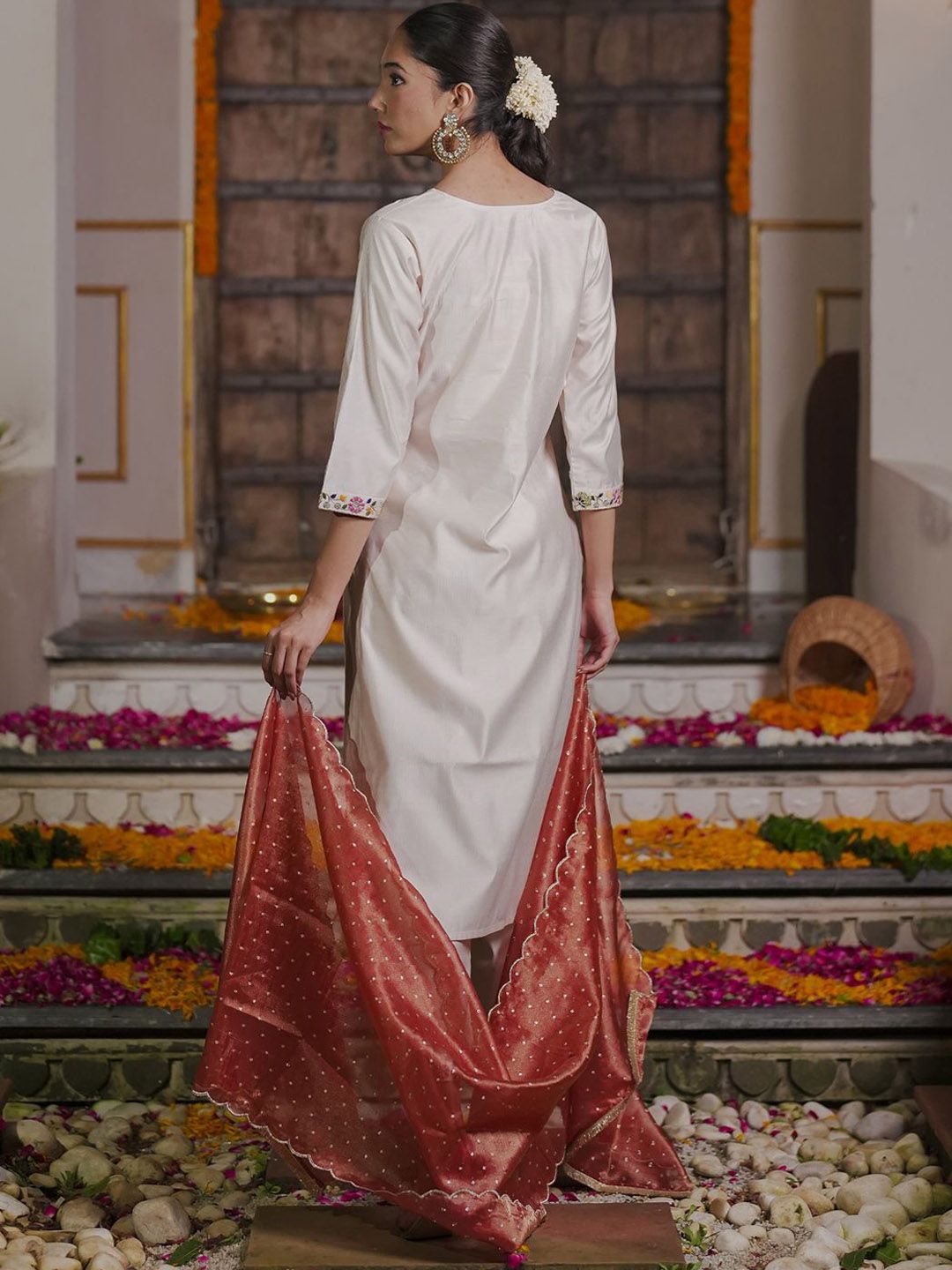 Dhiyona IE Floral Embroidered Thread Work Liva Kurta With Trousers & Dupatta