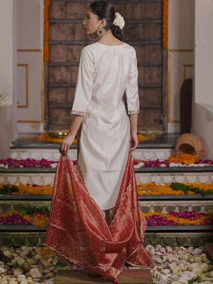 Dhiyona IE Floral Embroidered Thread Work Liva Kurta With Trousers & Dupatta