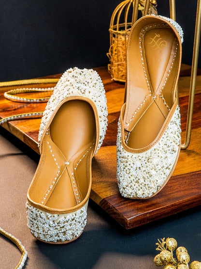 Dhiyona HOP Square Toe Ethnic Embellished Fabric Mojaris