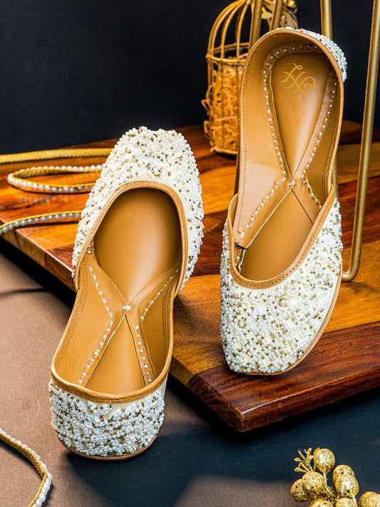 Dhiyona HOP Square Toe Ethnic Embellished Fabric Mojaris