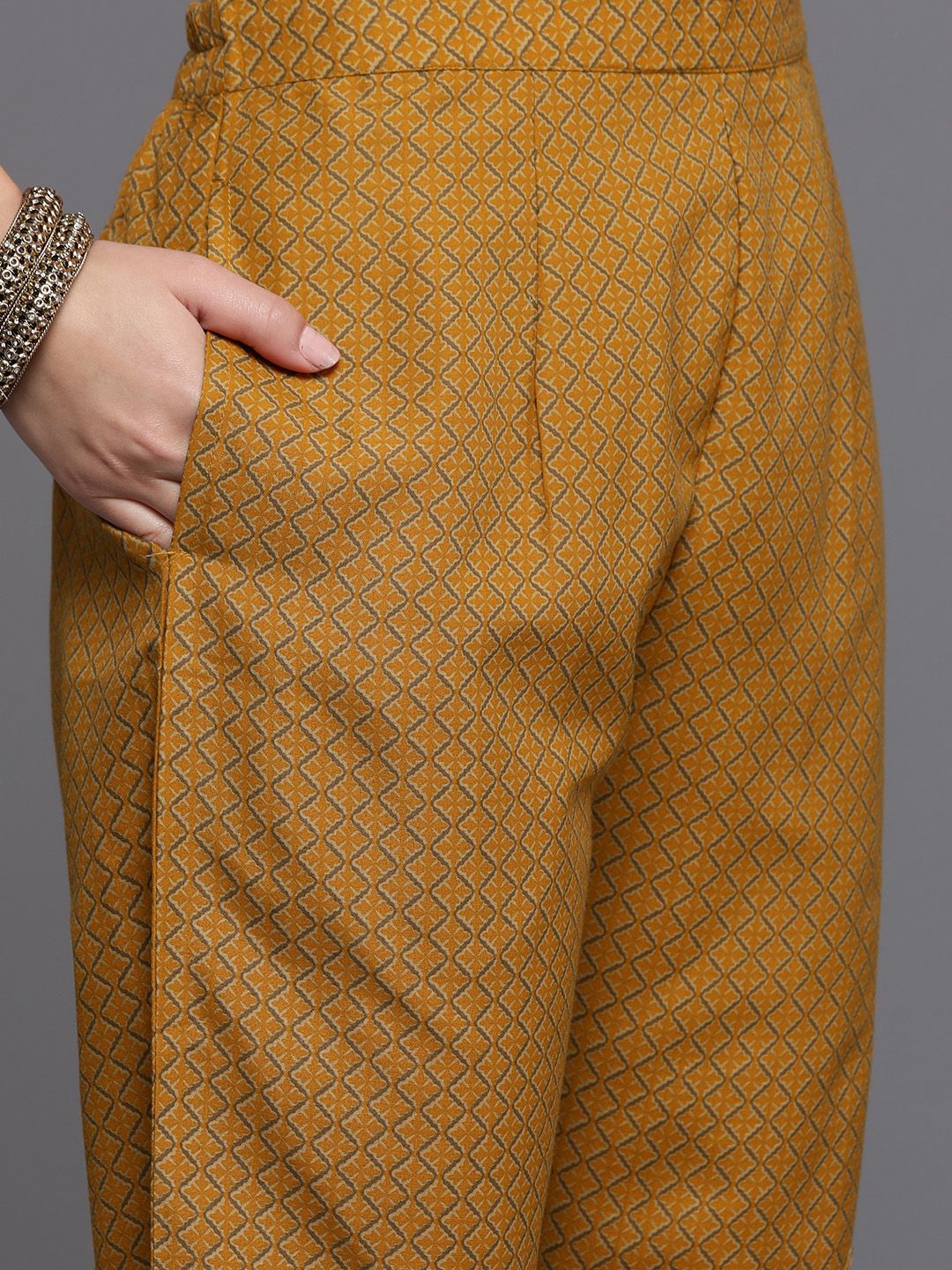 Dhiyona IE Women Floral Yoke Design Regular Pure Cotton Kurta with Trousers & With Dupatta