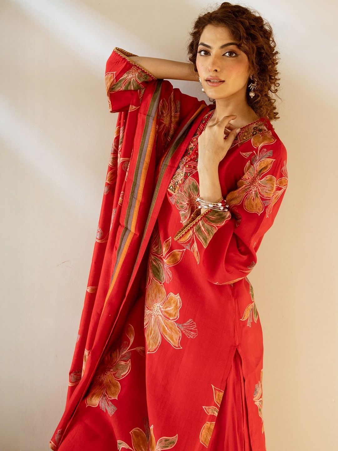 Dhiyona IE Women Floral Printed Kurta with Palazzos & Dupatta