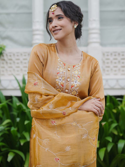 Dhiyona IE Women Floral Embroidered Regular Thread Work Kurta with Trousers & With Dupatta
