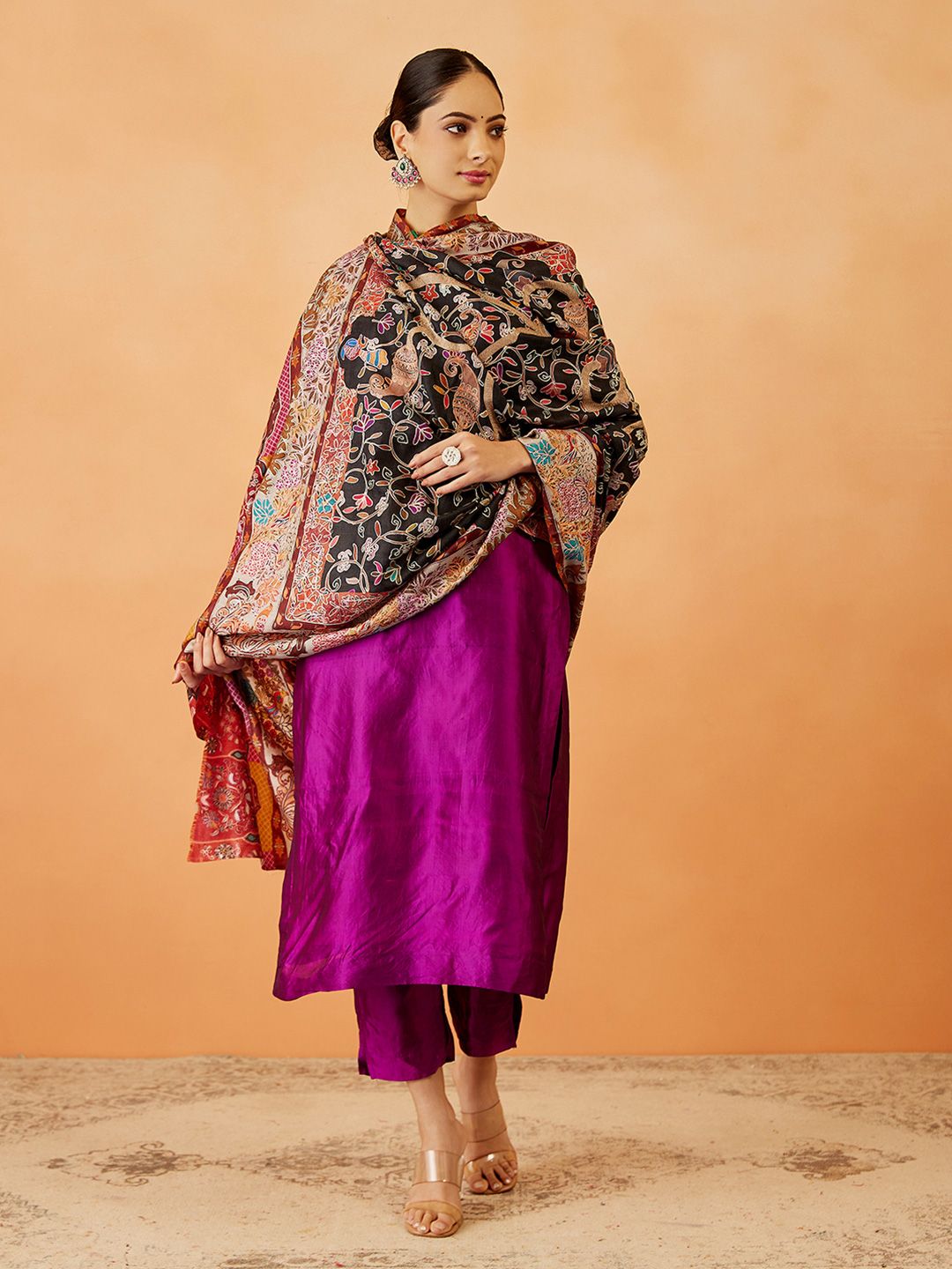 Dhiyona PA Women Floral Embroidered Shawl