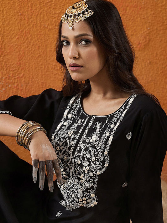 Dhiyona IE Floral Embroidered Notch Neck Thread Work Straight Kurta