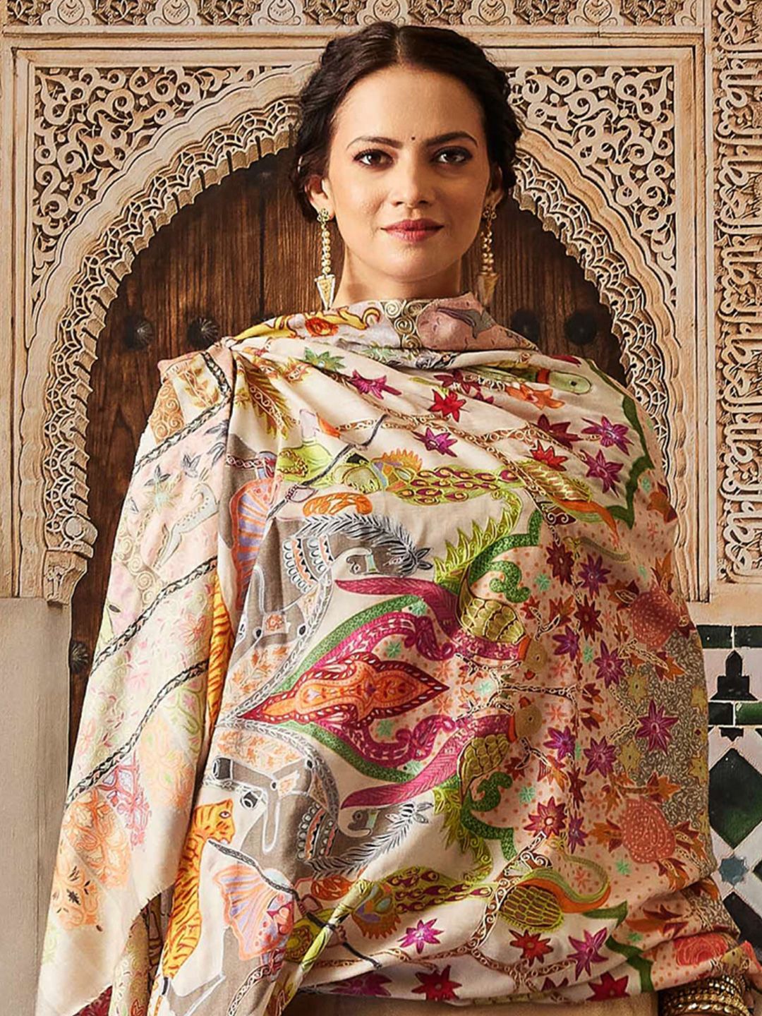 Dhiyona PA Women Animal Embroidered Shawl