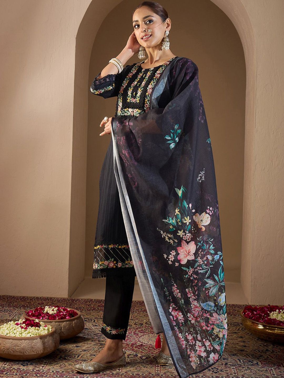 Women Floral Embroidered Regular Thread Work Linen Kurta with Trousers & With Dupatta