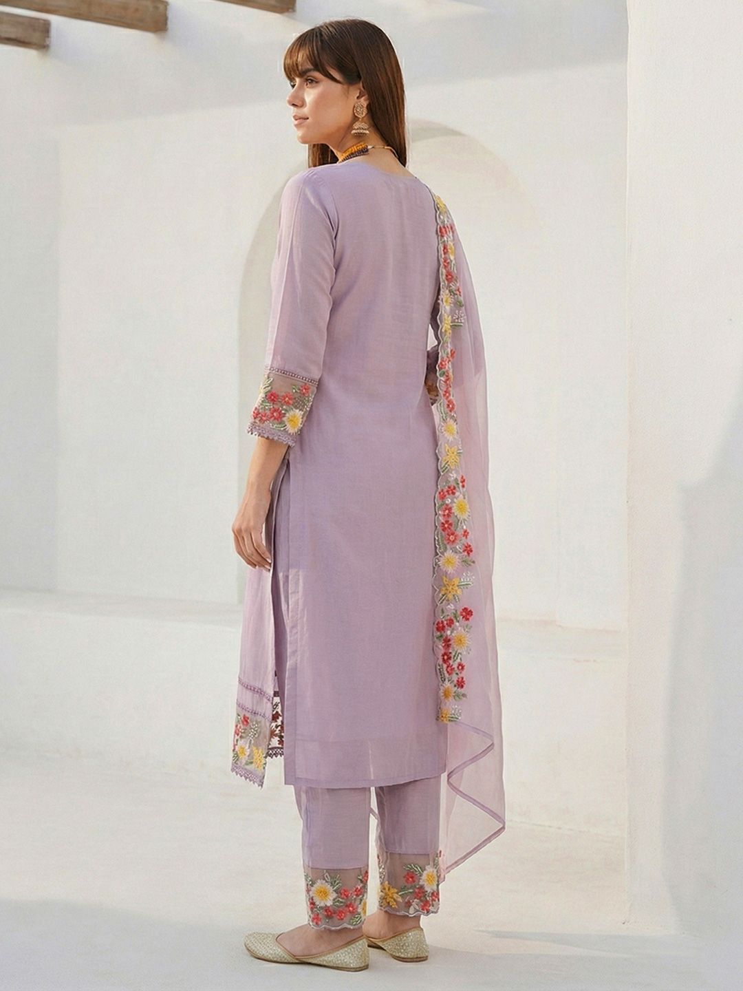 Dhiyona CH Women Floral Embroidered Regular Thread Work Kurta with Trousers & With Dupatta