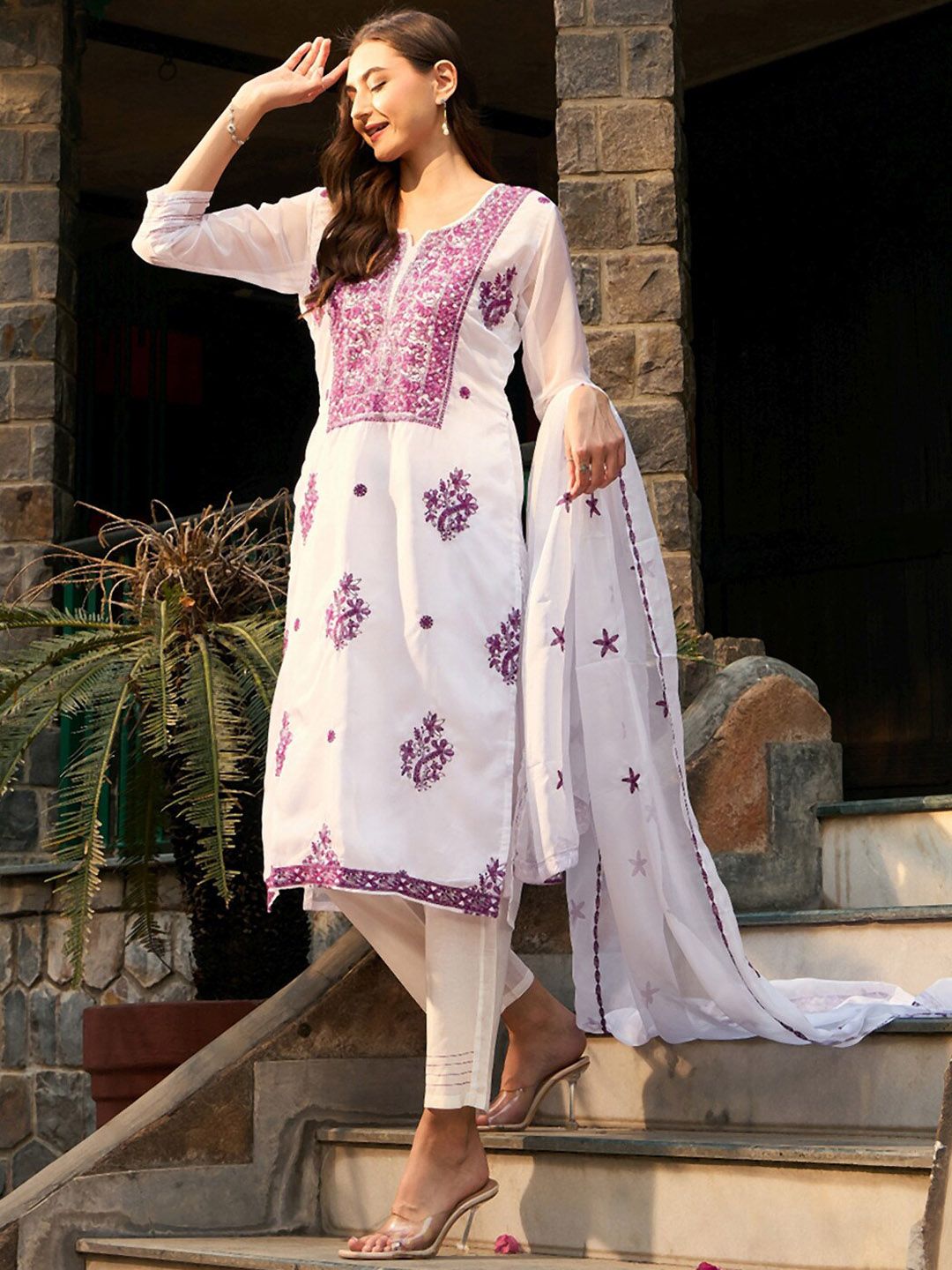 Dhiyona IE Notch Neck Floral Embroidered Regular Thread Work Straight Kurta Set