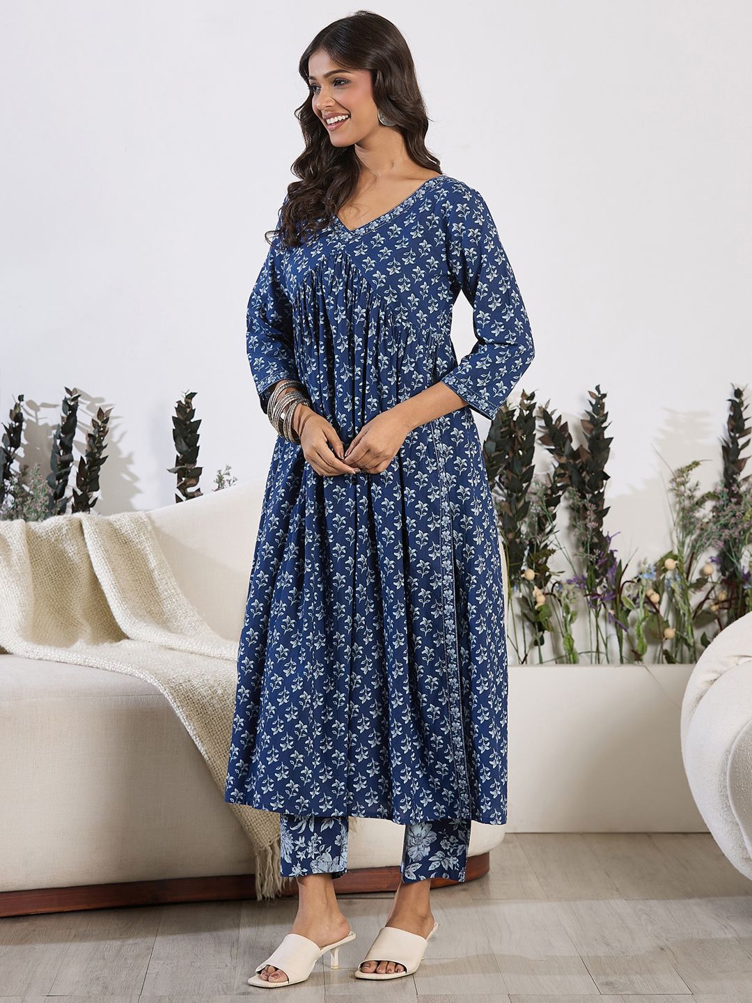 Dhiyona IE V-Neck Floral Printed Empire Pure Cotton Kurta with Trouser
