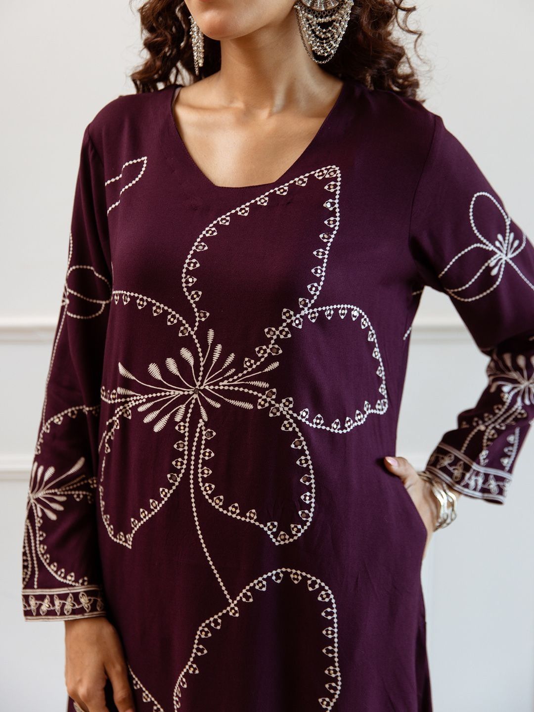 Women Floral Embroidered Regular Thread Work Kurta with Trousers