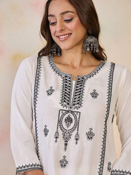Dhiyona IE Women Ethnic Motifs Embroidered Thread Work Floral Kurta