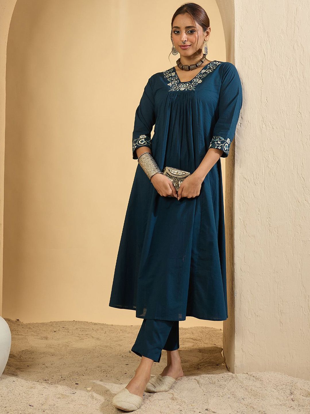 Women Ethnic Motifs Embroidered Pure Cotton Kurta with Trousers