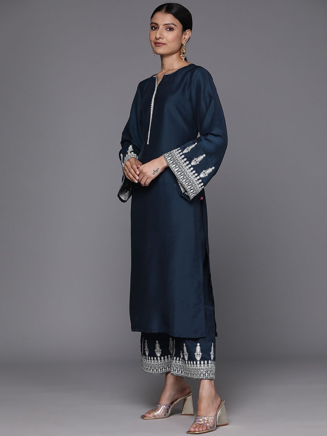Dhiyona VA Women'sEmbroidered Notch Neck Straight Kurta & Trousers With Dupatta
