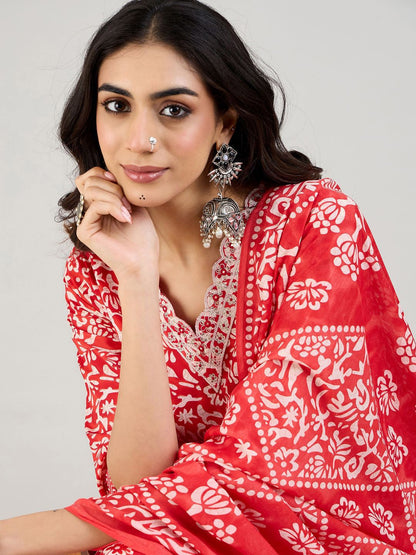 Floral Printed Straight Kurta With Trousers & Dupatta