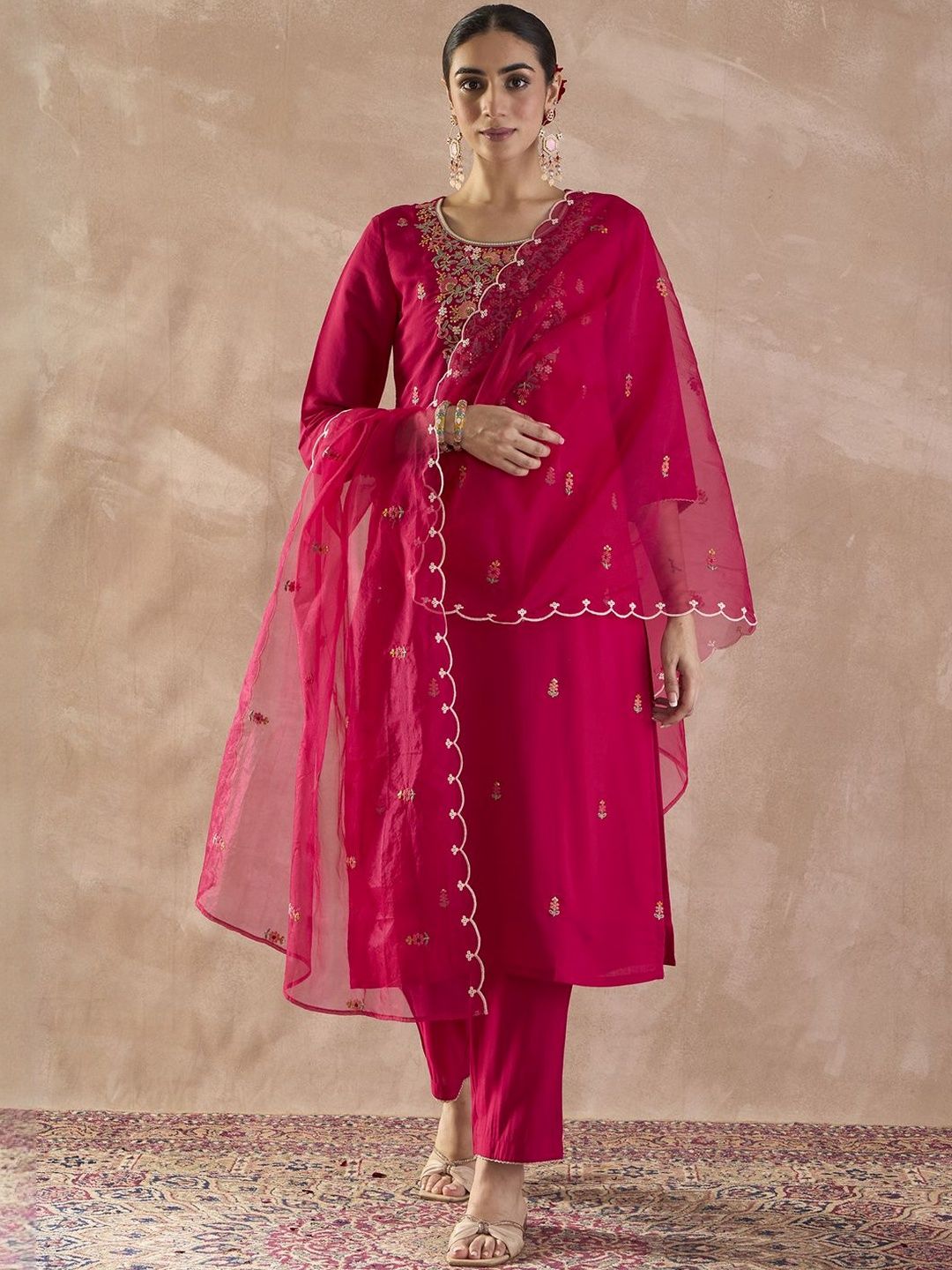 Floral Embroidered Regular Thread Work Straight Kurta With Trousers & Dupatta