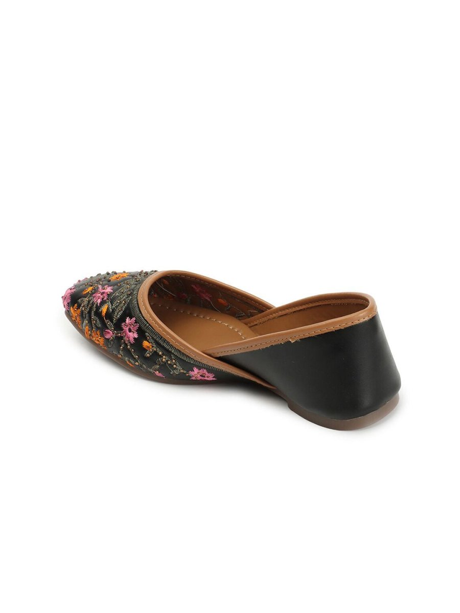 Dhiyona AK Black & Pink Embroidered Ethnic Mojaris