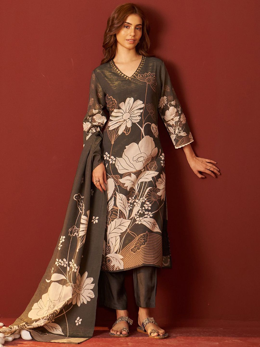 Dhiyona IE Floral Printed Beads and Stones Kurta With Trousers & \Dupatta
