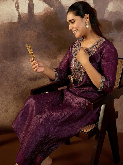 Women Floral Embroidered Kurta with Trousers